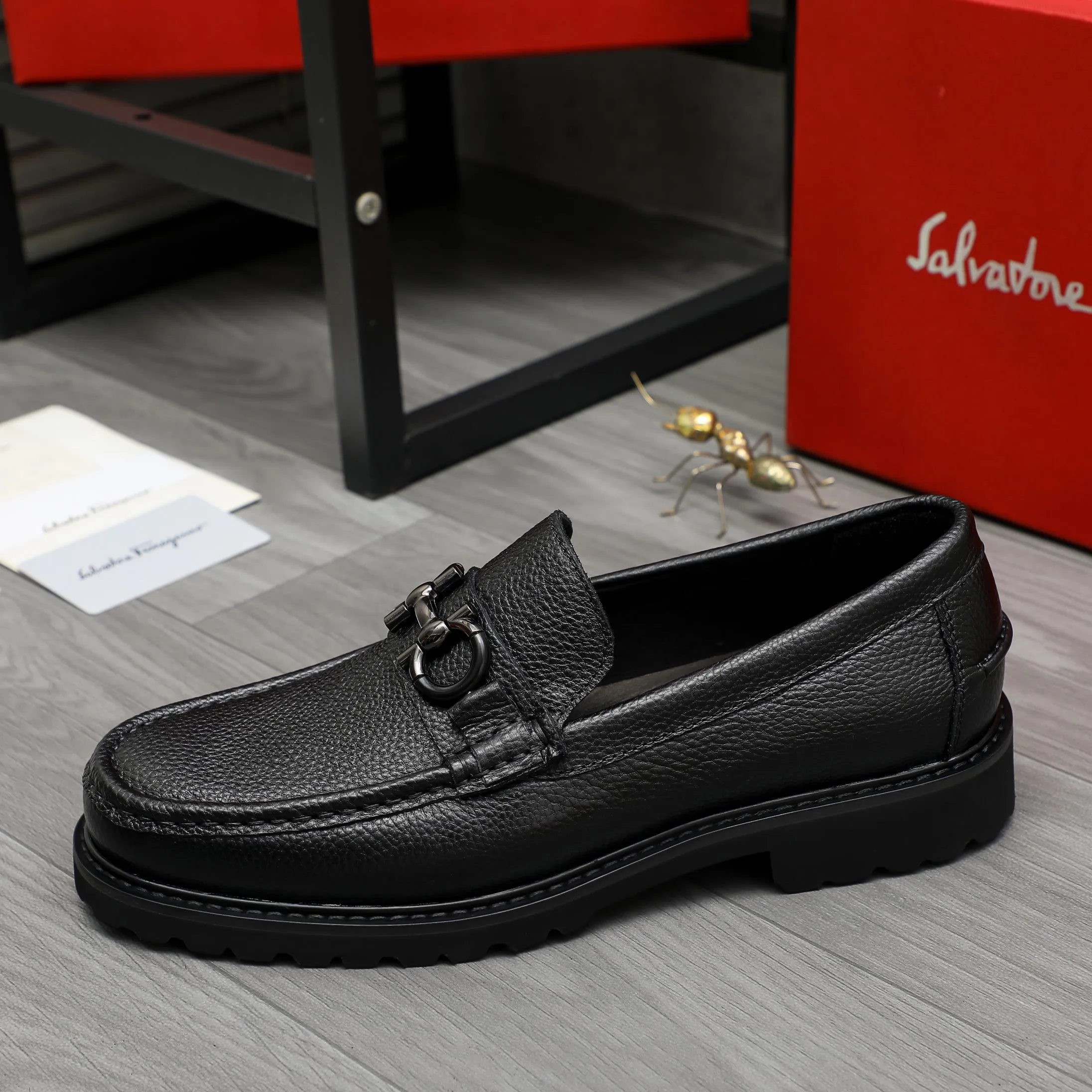 Men's shoes 💰442 Product trademark: Ferragamo "Ferragamo" business formal leather shoes Regular size: 38-46 (45.46 is custom-made and non-returnable) Product materials: Selected pebbled cowhide upper, cowhide lining, non-slip rubber outsole